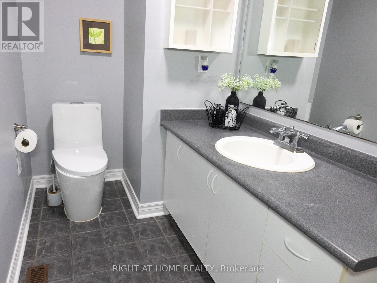7031 Graydon Court, Mississauga, Ontario  L5N 7H4 - Photo 21 - W12210596