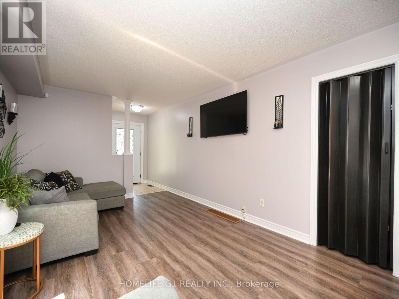 8 Ridgemore Crescent, Brampton, Ontario  L7A 2L6 - Photo 10 - W12210626