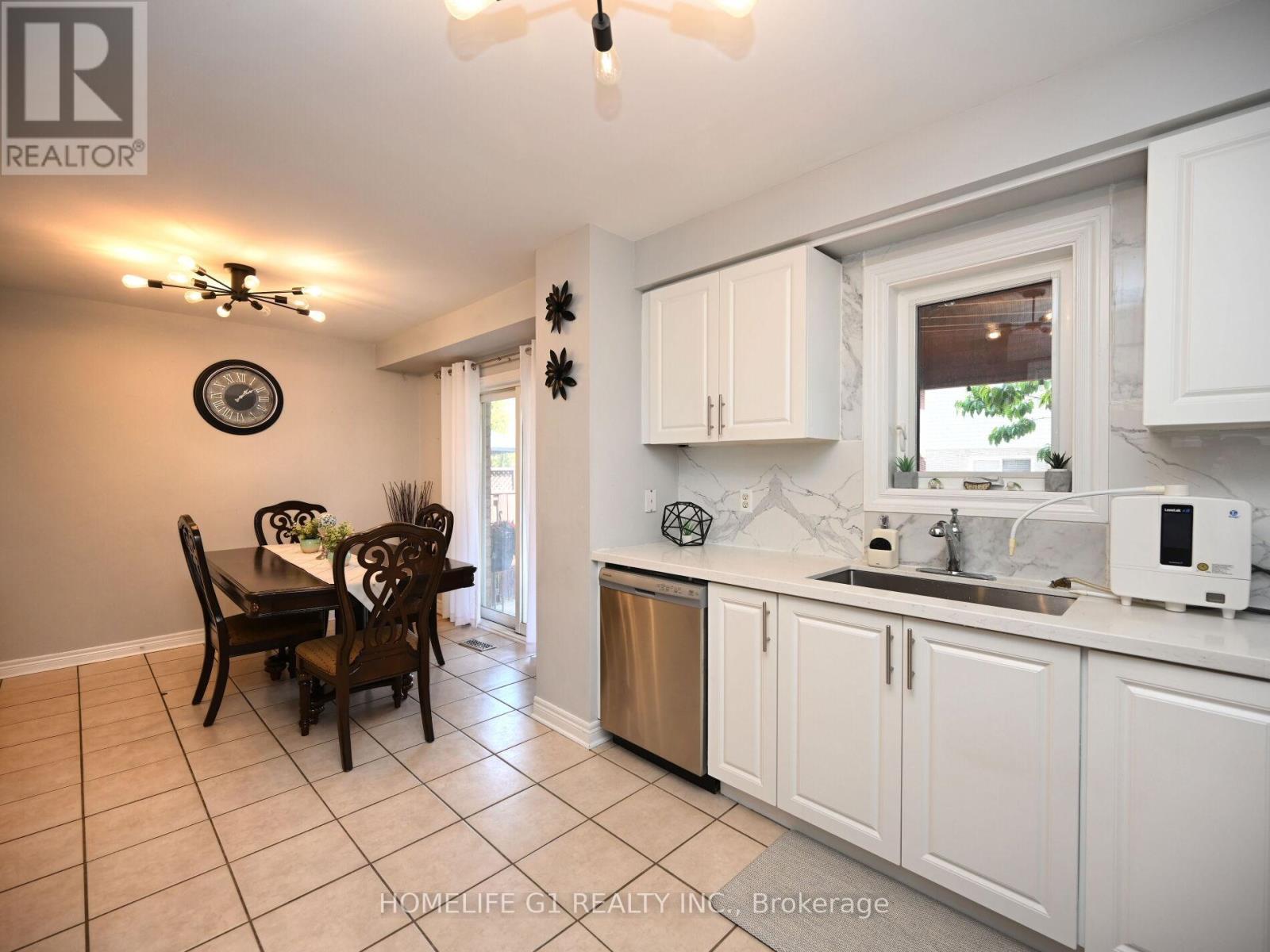8 Ridgemore Crescent, Brampton, Ontario  L7A 2L6 - Photo 17 - W12210626