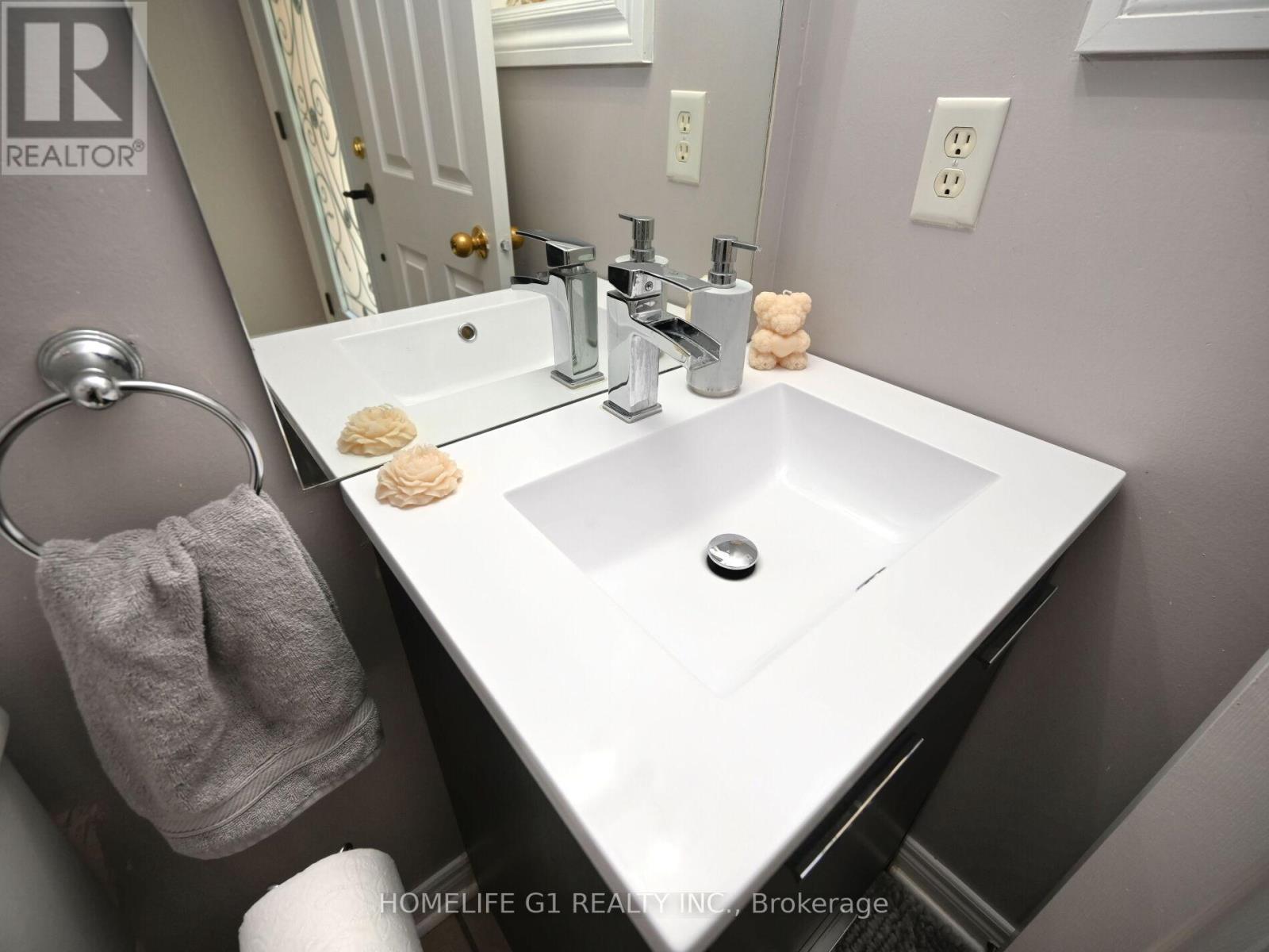 8 Ridgemore Crescent, Brampton, Ontario  L7A 2L6 - Photo 24 - W12210626