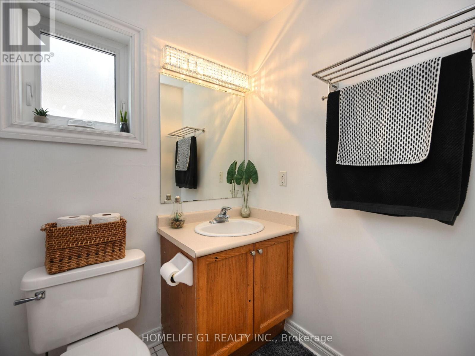 8 Ridgemore Crescent, Brampton, Ontario  L7A 2L6 - Photo 34 - W12210626