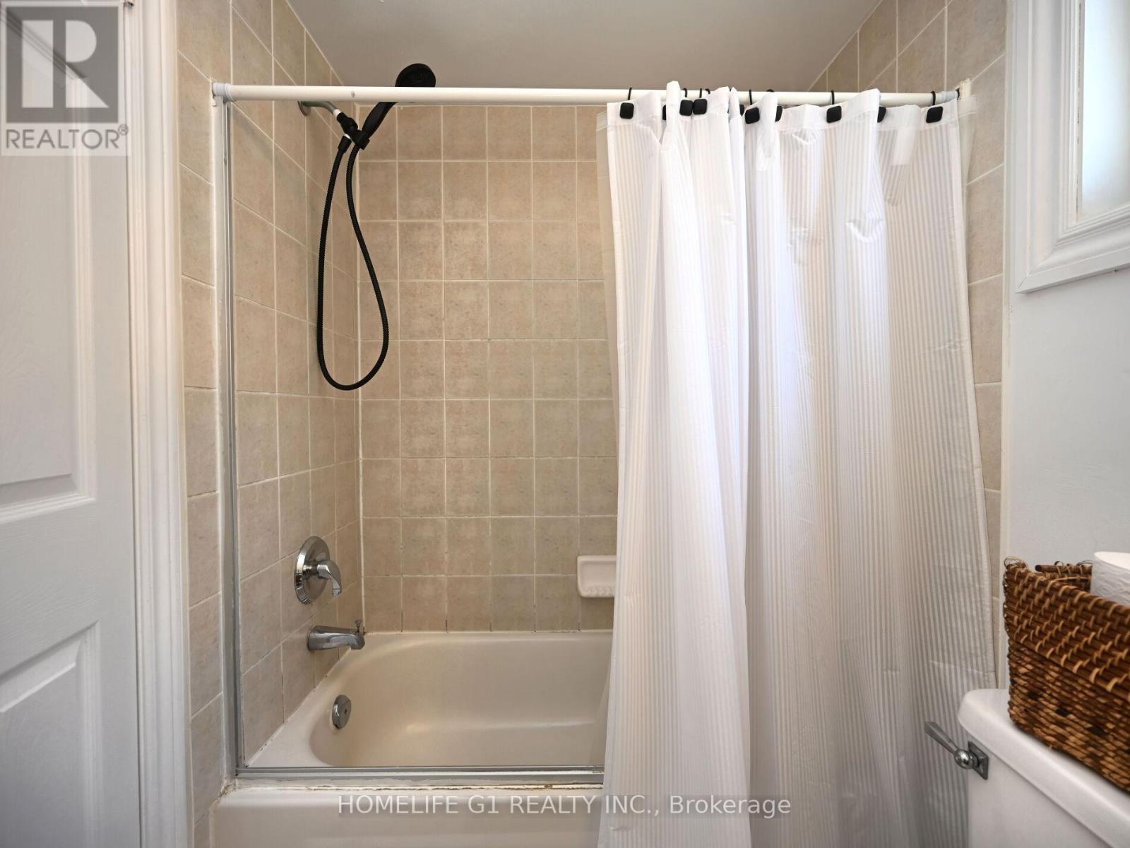 8 Ridgemore Crescent, Brampton, Ontario  L7A 2L6 - Photo 35 - W12210626