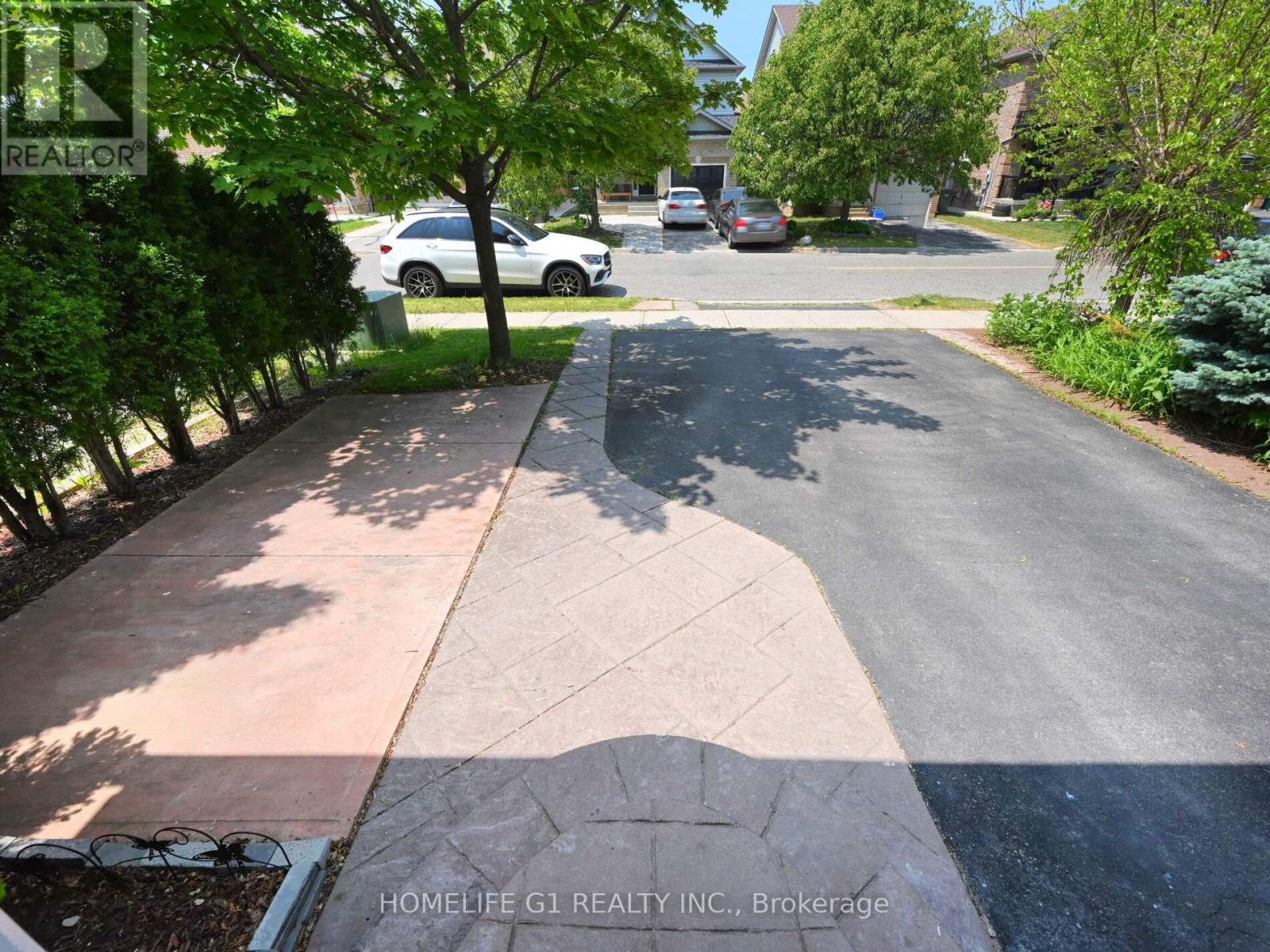 8 Ridgemore Crescent, Brampton, Ontario  L7A 2L6 - Photo 4 - W12210626