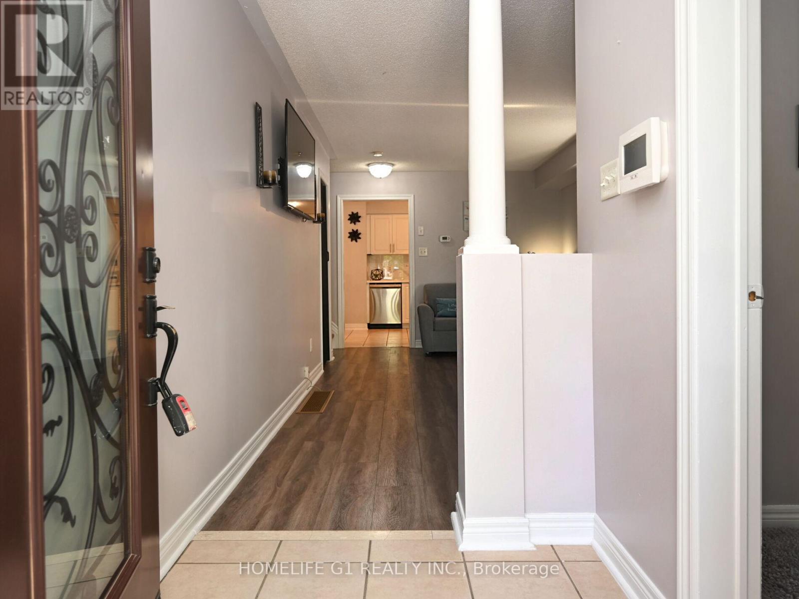 8 Ridgemore Crescent, Brampton, Ontario  L7A 2L6 - Photo 5 - W12210626