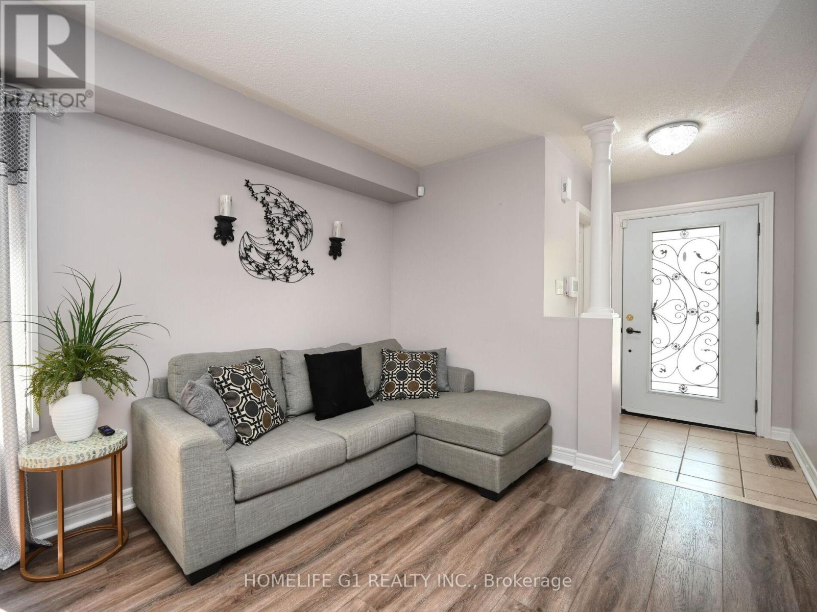 8 Ridgemore Crescent, Brampton, Ontario  L7A 2L6 - Photo 9 - W12210626