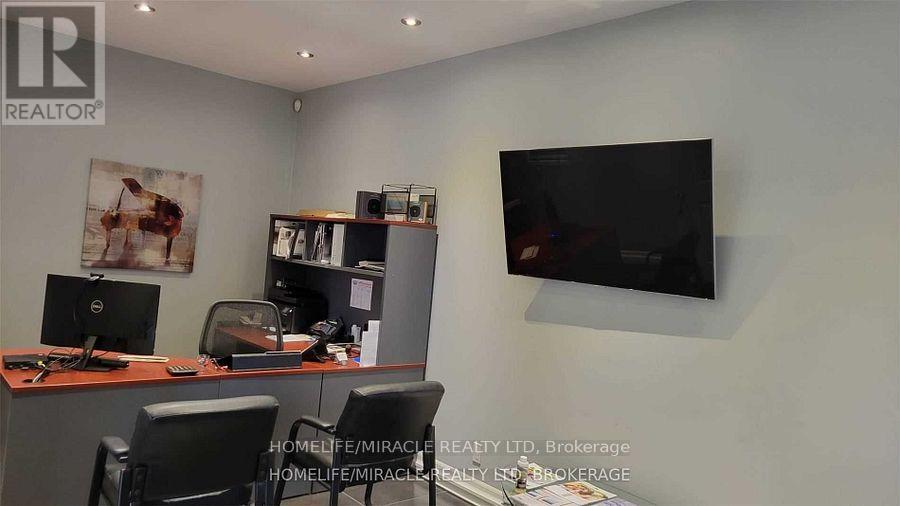 13 - 2400 Wyecroft Road, Oakville, Ontario  L6L 6M8 - Photo 2 - W12210627