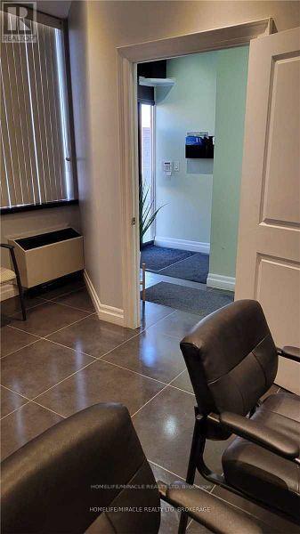 13 - 2400 Wyecroft Road, Oakville, Ontario  L6L 6M8 - Photo 7 - W12210627