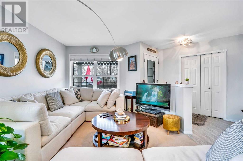 Property at 115 WEST LAKEVIEW Passage image 2