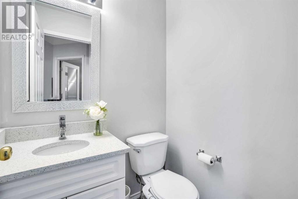 Property at 115 WEST LAKEVIEW Passage image 5