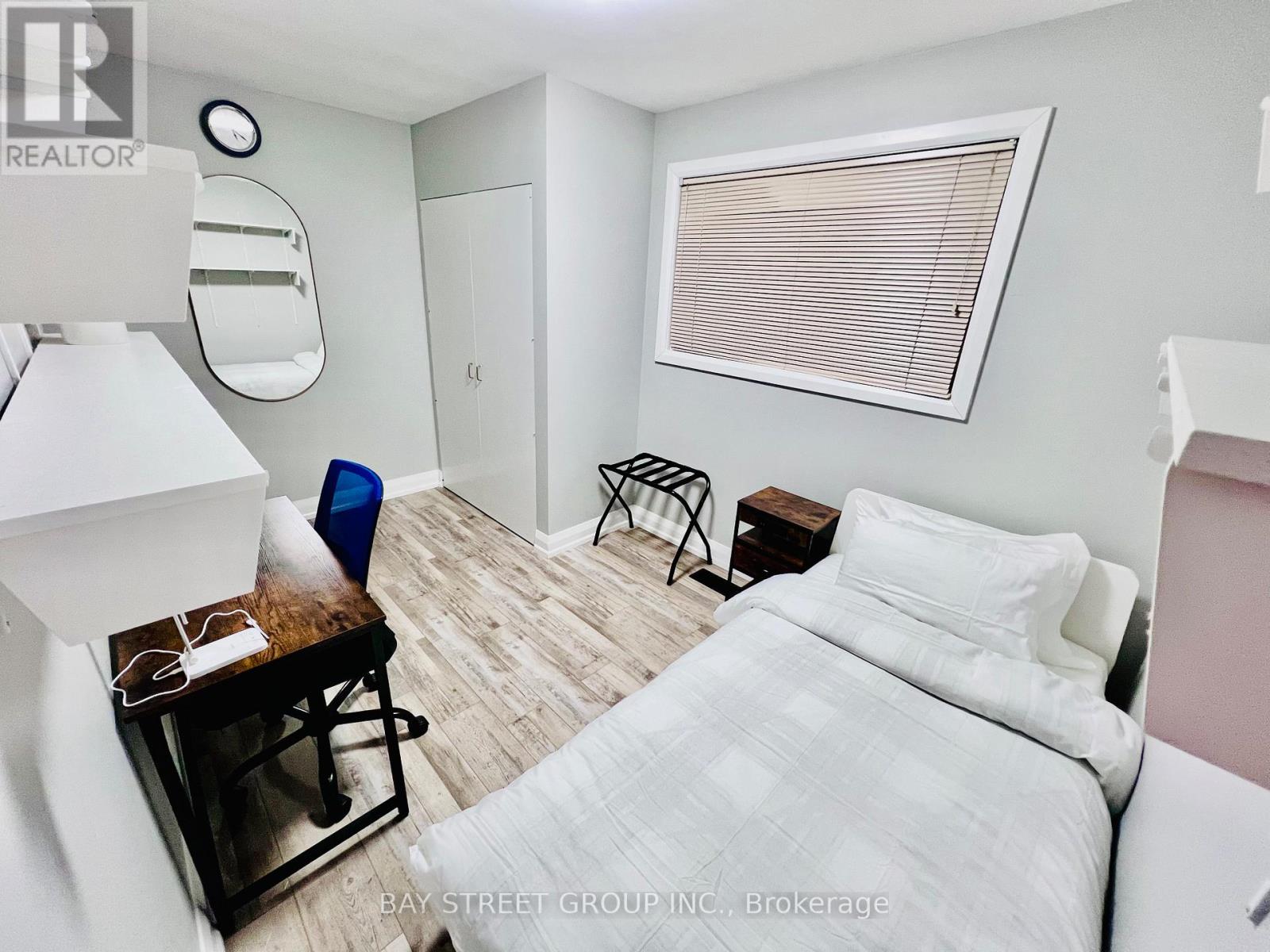 Upper - 34 Stanley Avenue, Kitchener, Ontario  N2K 1C5 - Photo 4 - X12210529