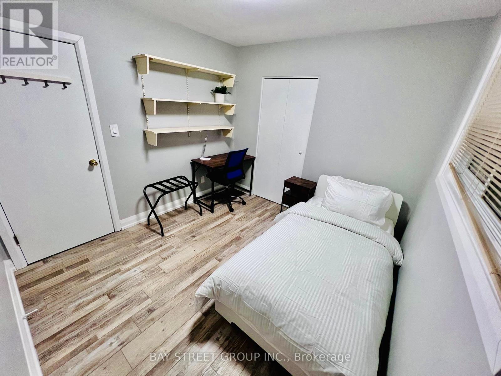 Upper - 34 Stanley Avenue, Kitchener, Ontario  N2K 1C5 - Photo 5 - X12210529