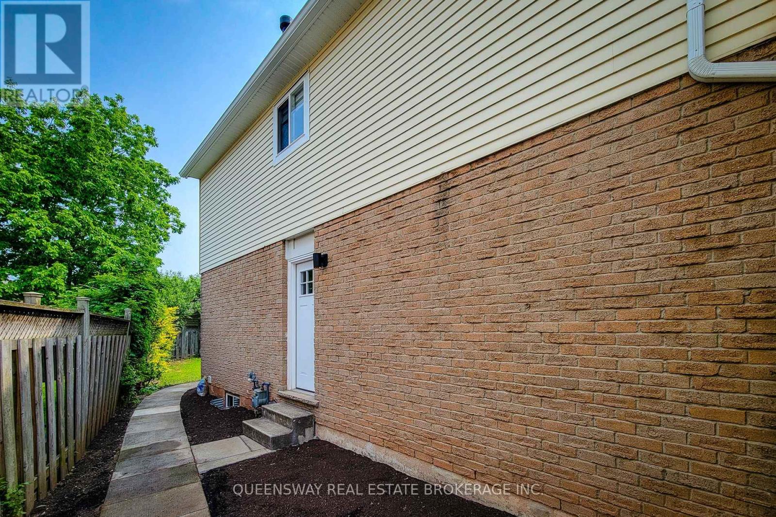 142 Macintosh Drive N, Hamilton, Ontario  L8E 4A4 - Photo 5 - X12210532