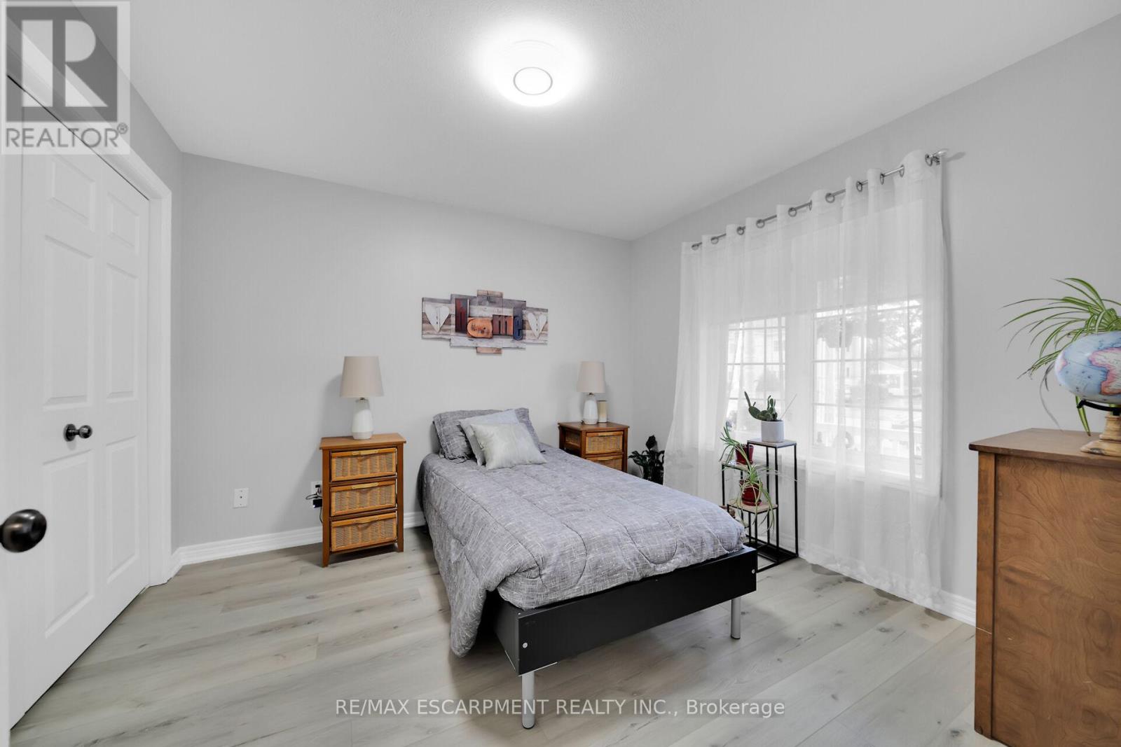 144 Forest Street, Haldimand, Ontario  N1A 1C1 - Photo 10 - X12210594