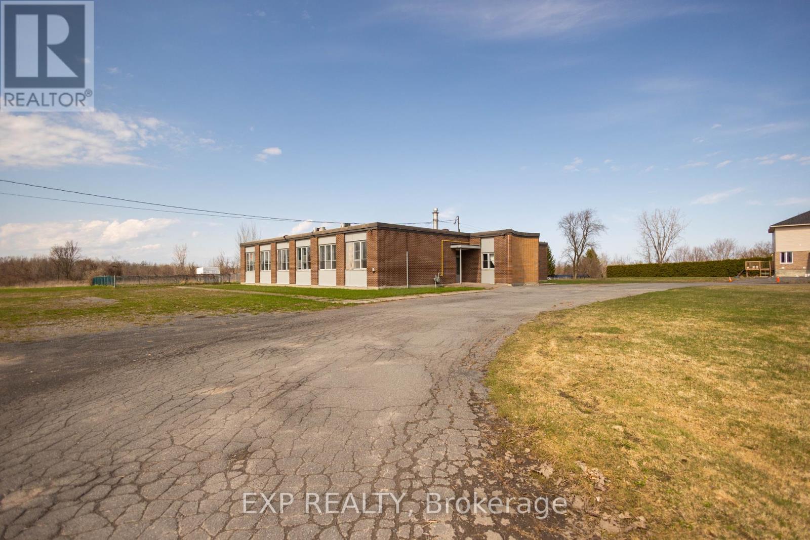 581 Cheryl Street, South Stormont, Ontario  K6K 1N5 - Photo 4 - X12210620