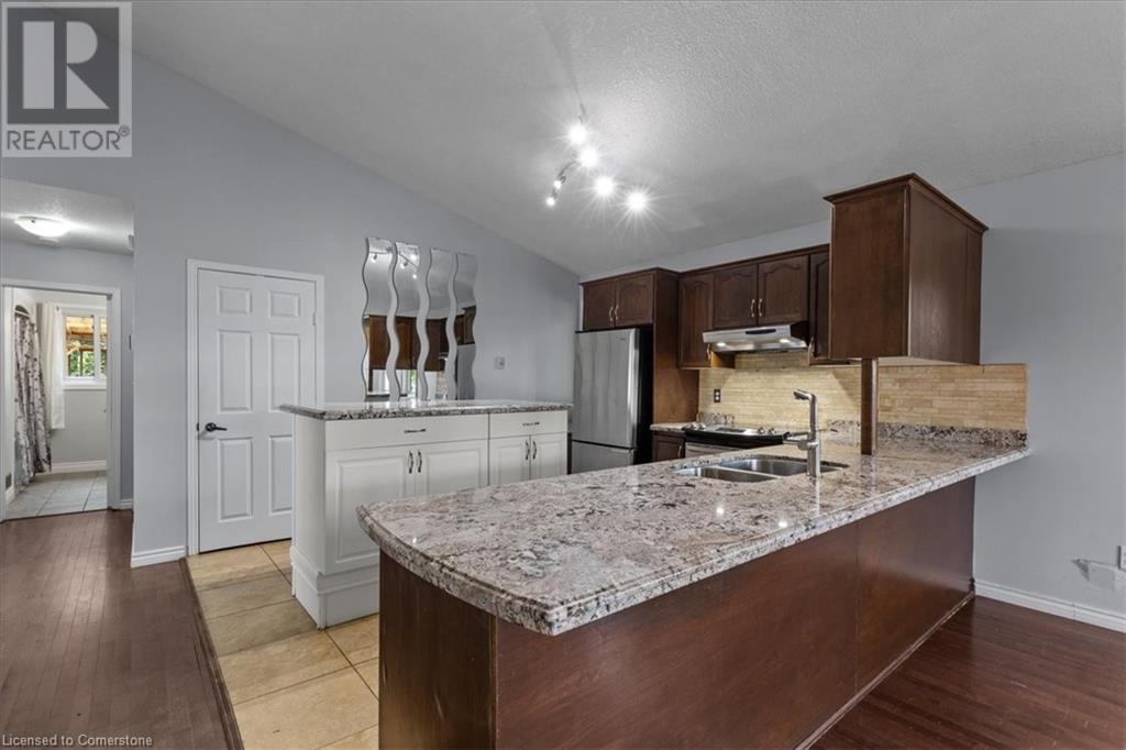 3 Wisteria Court, Kitchener, Ontario  N2E 3T4 - Photo 8 - 40738893