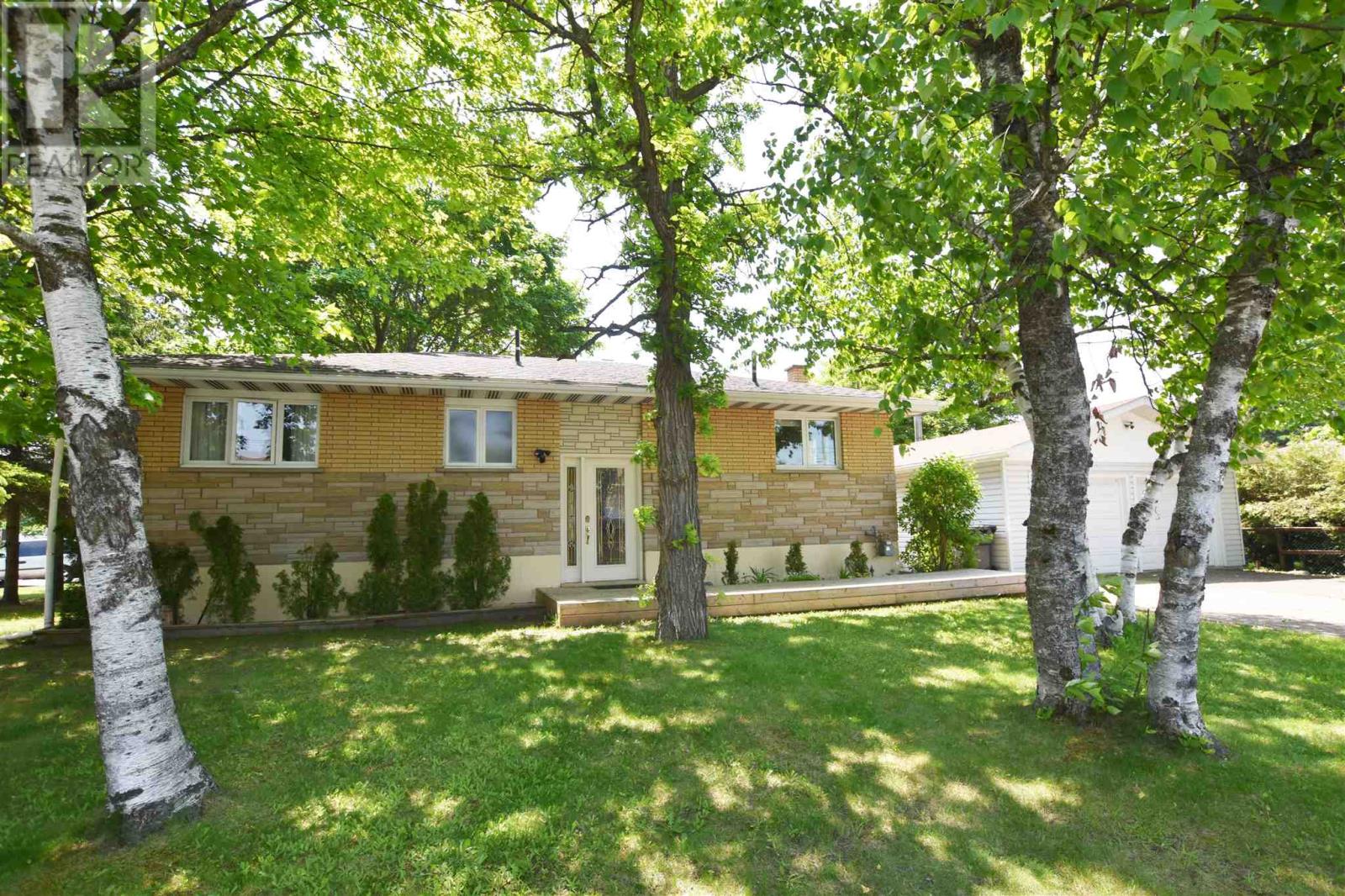 106 Knox Ave, Sault Ste. Marie, Ontario  P6B 3X9 - Photo 1 - SM251492