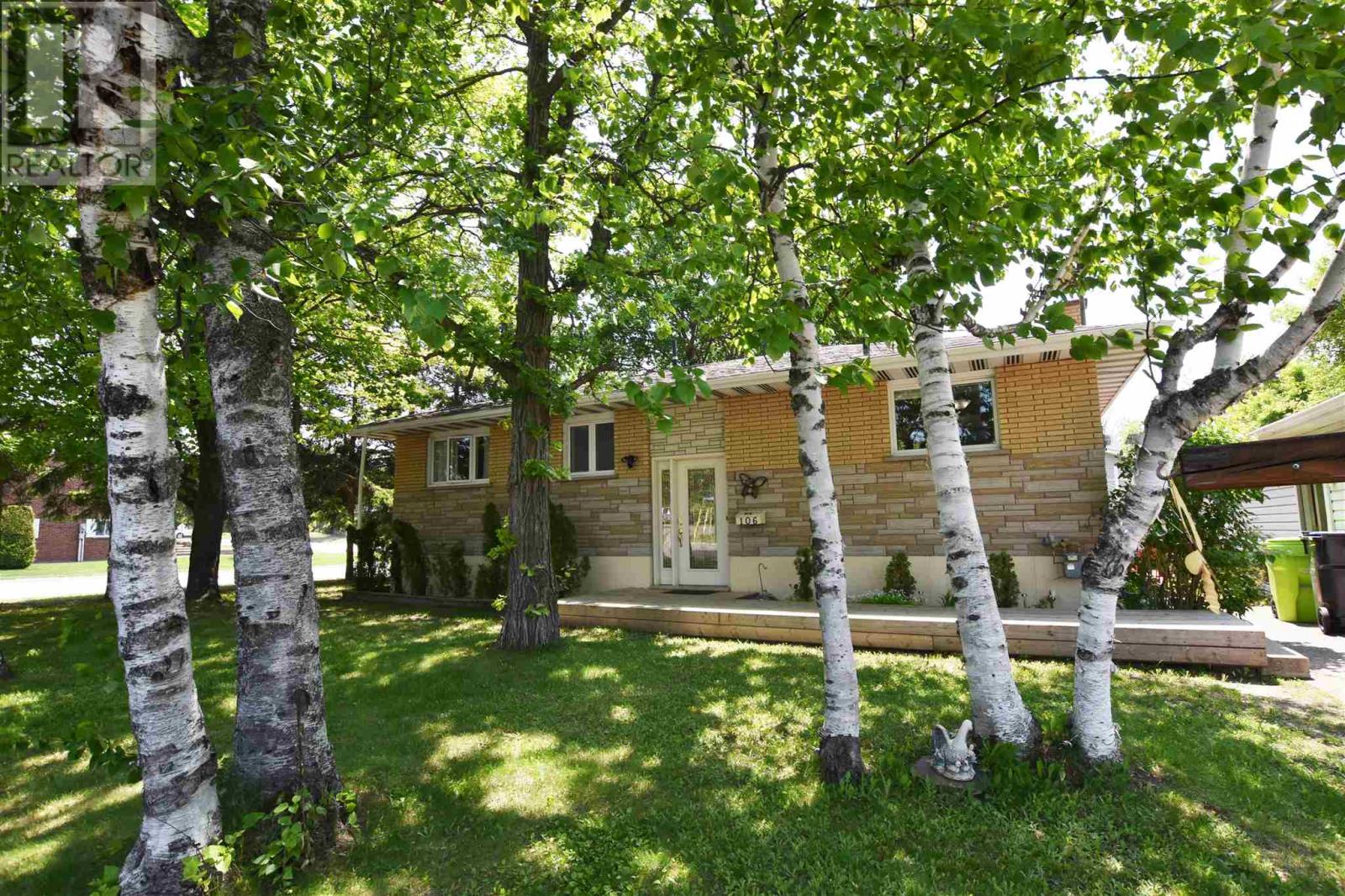 106 Knox Ave, Sault Ste. Marie, Ontario  P6B 3X9 - Photo 2 - SM251492