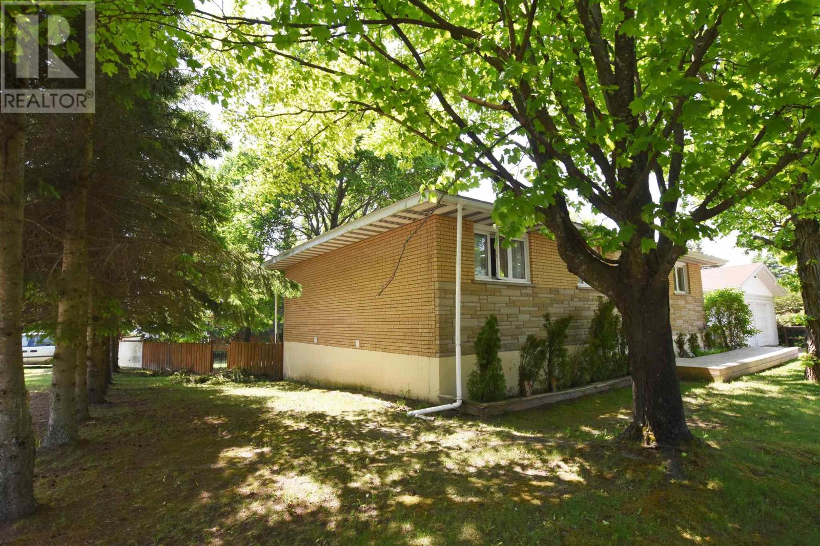 106 Knox Ave, Sault Ste. Marie, Ontario  P6B 3X9 - Photo 5 - SM251492