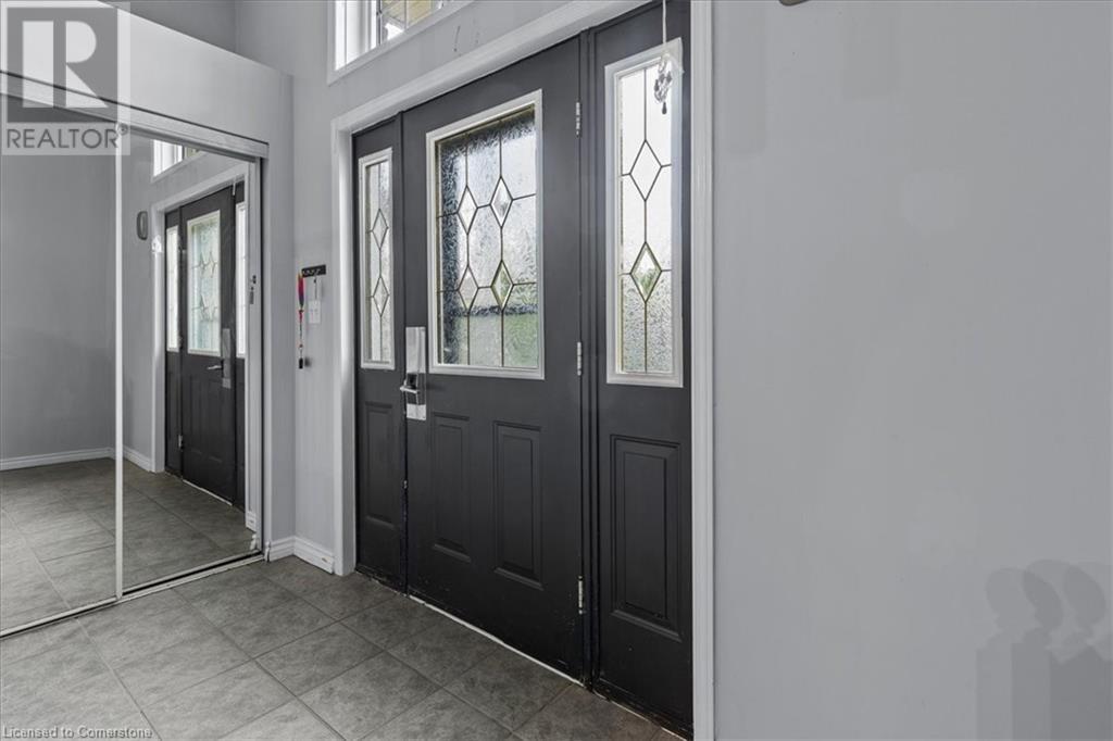3 Wisteria Court, Kitchener, Ontario  N2E 3T4 - Photo 4 - 40738902
