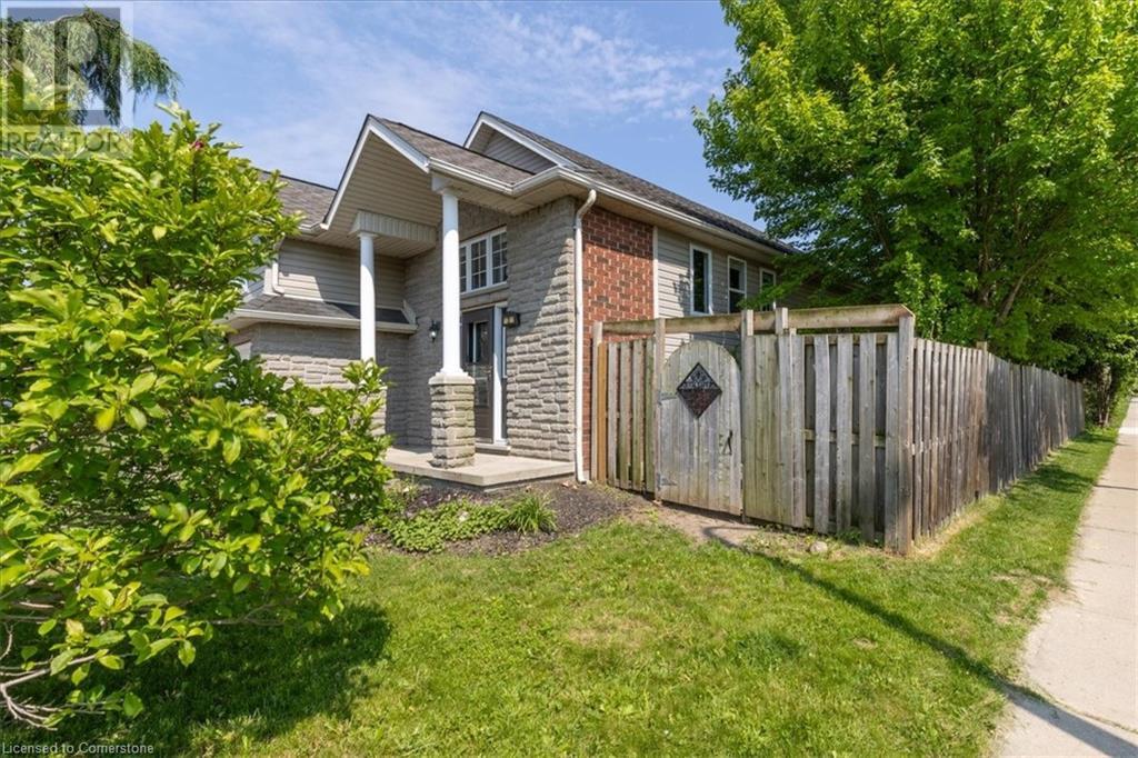 3 Wisteria Court, Kitchener, Ontario  N2E 3T4 - Photo 2 - 40738902