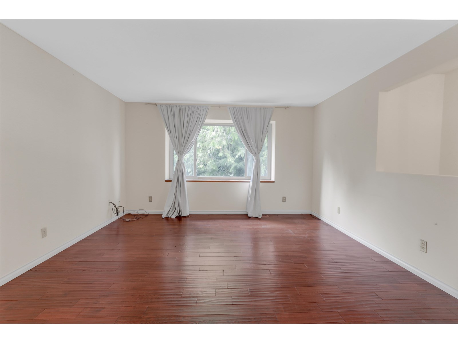 Property at 1568 161 STREET image 5
