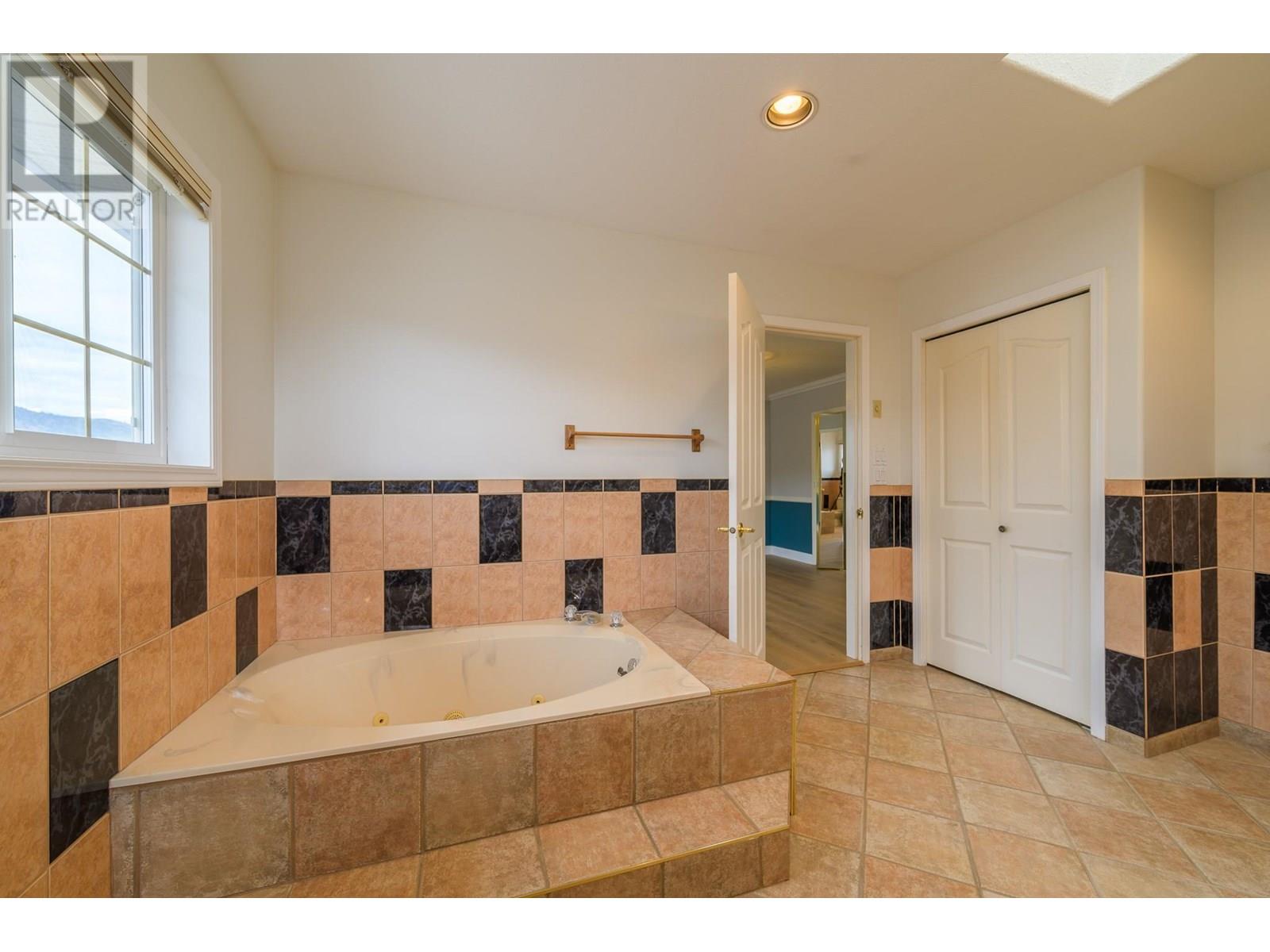 1120 14th Street, Kamloops, British Columbia  V2B 8K7 - Photo 23 - 10351689