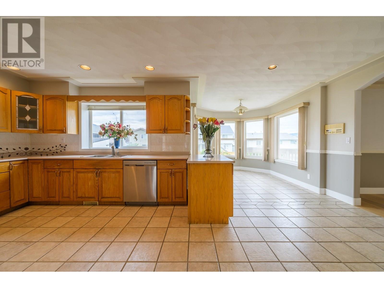 1120 14th Street, Kamloops, British Columbia  V2B 8K7 - Photo 6 - 10351689