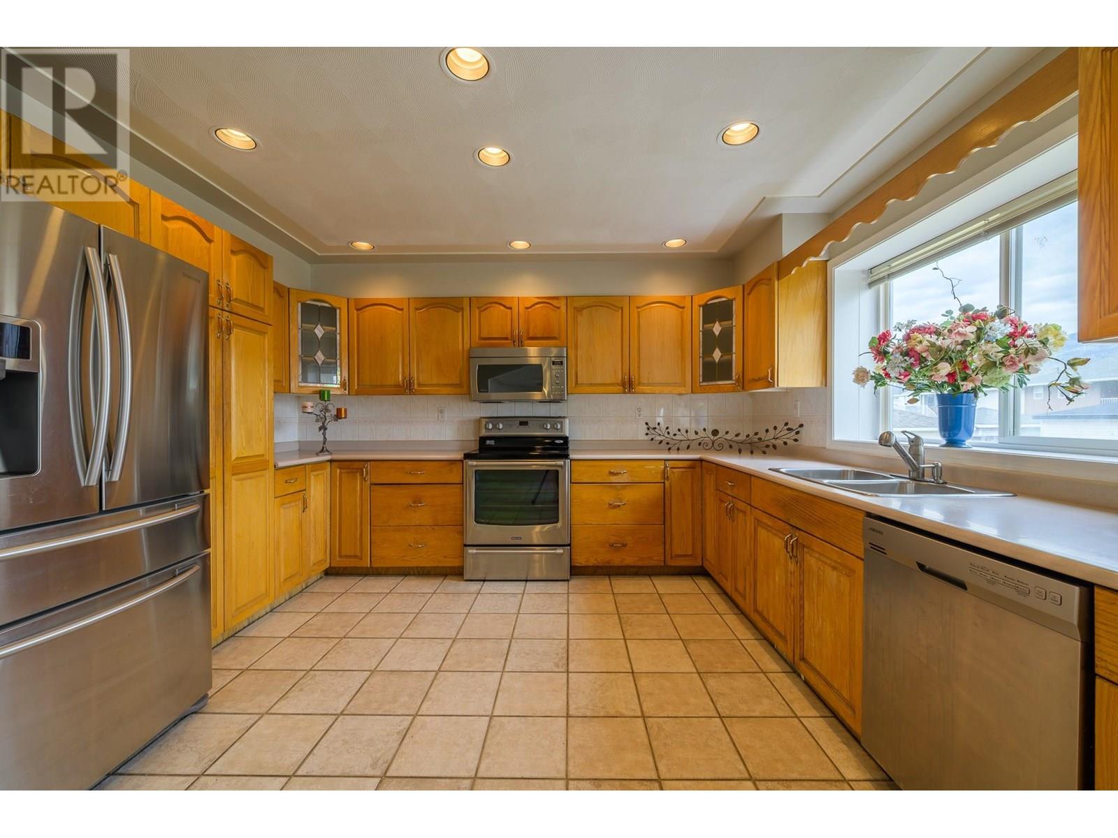 1120 14th Street, Kamloops, British Columbia  V2B 8K7 - Photo 9 - 10351689