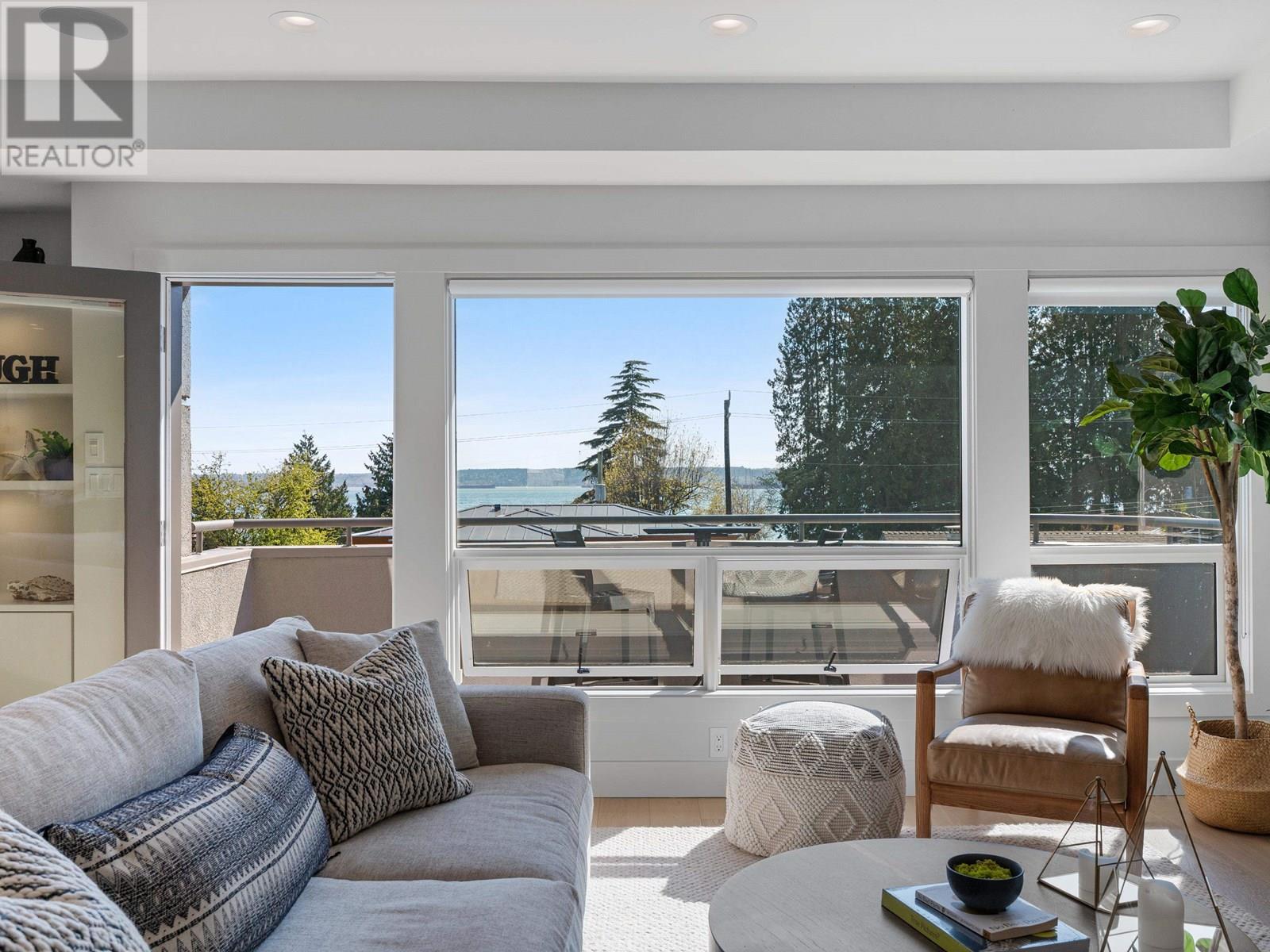 2526 Marine Drive, West Vancouver, British Columbia  V7V 1L4 - Photo 2 - R3011980