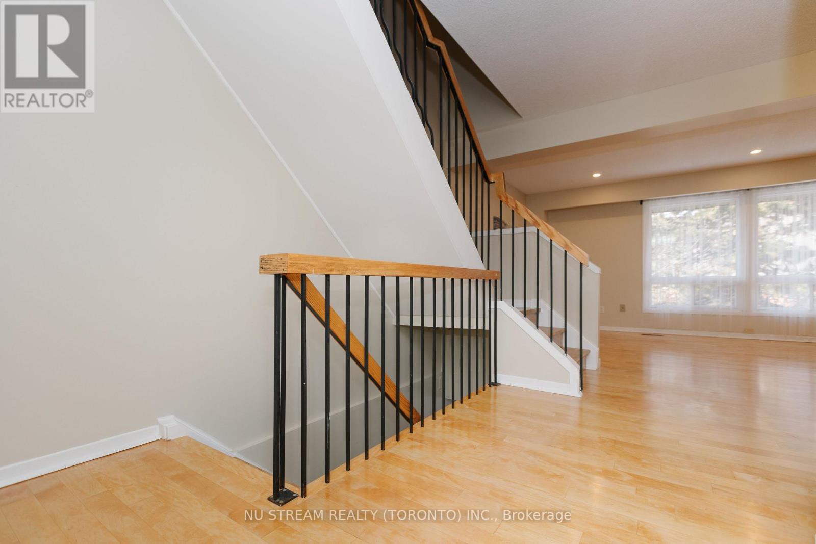 57 Gypsy Roseway, Toronto, Ontario  M2N 5Z1 - Photo 4 - C12122238