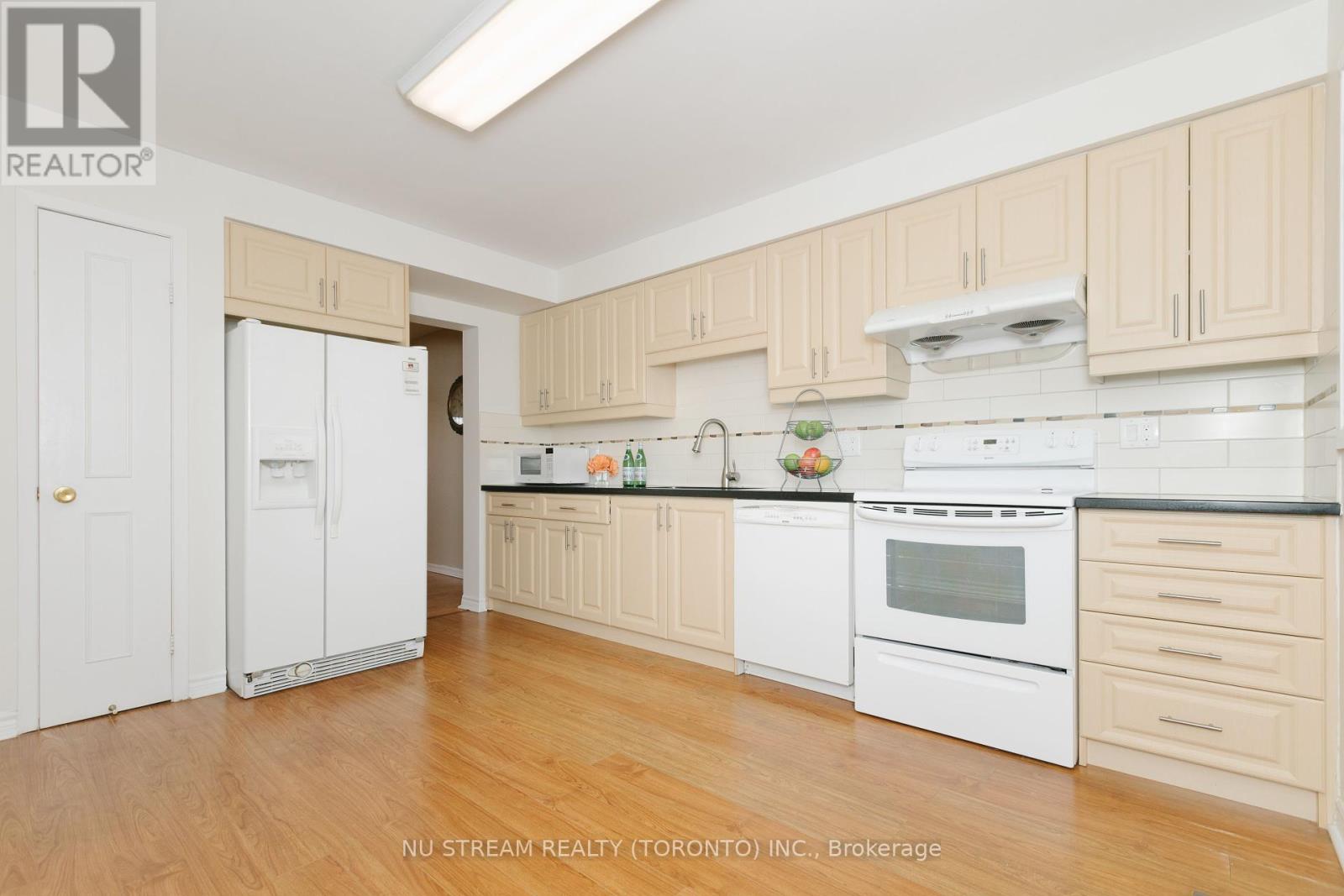 57 Gypsy Roseway, Toronto, Ontario  M2N 5Z1 - Photo 2 - C12122238