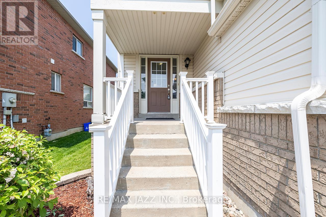 80 Barrister Avenue, Whitby, Ontario  L1R 3H3 - Photo 3 - E12210827