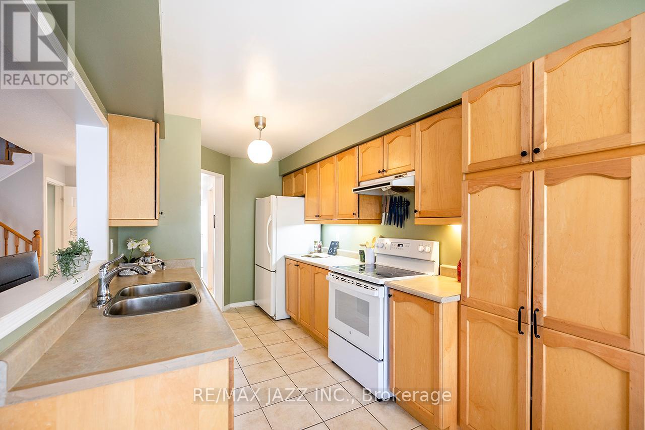80 Barrister Avenue, Whitby, Ontario  L1R 3H3 - Photo 9 - E12210827