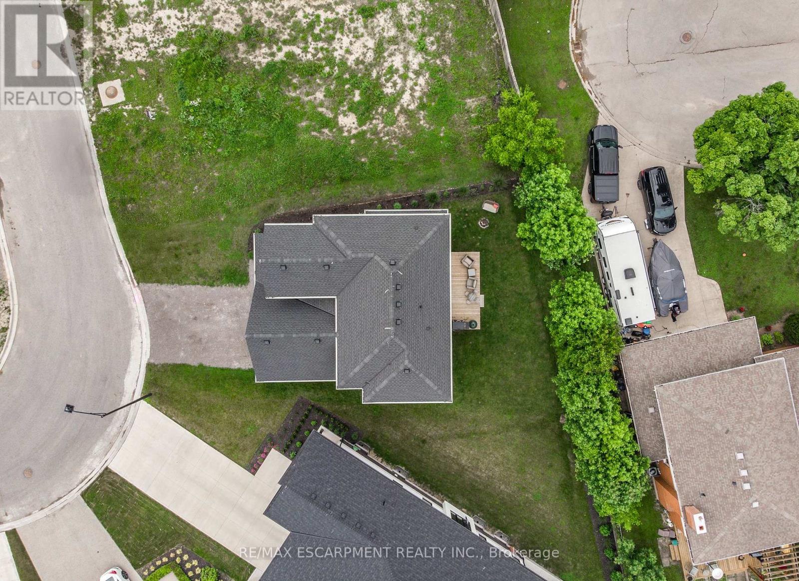 92 Ivy Crescent, Thorold, Ontario  L2V 0J9 - Photo 25 - X12096856
