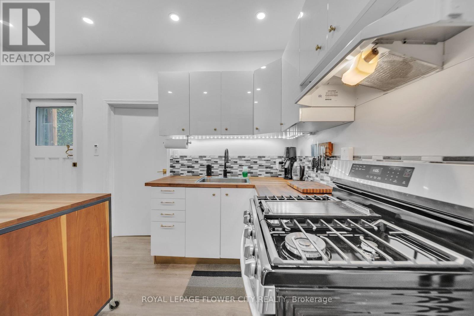 500 Dufferin Street, Toronto, Ontario  M6K 2A6 - Photo 16 - C12210431