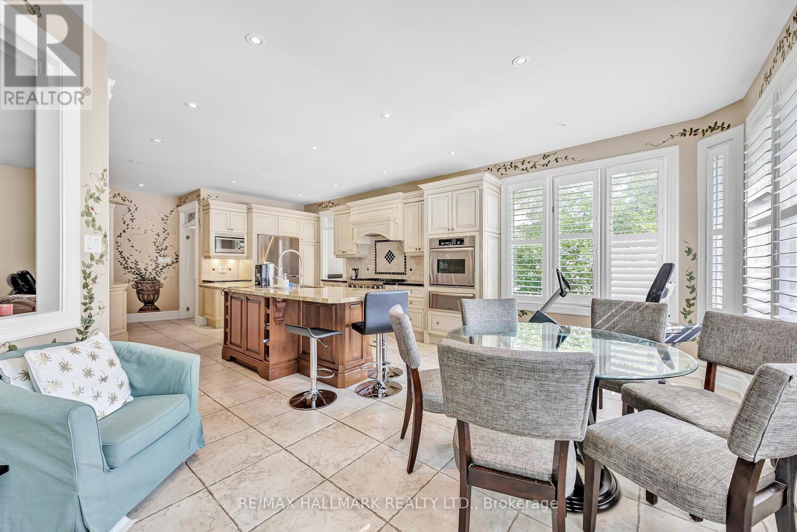 6 Montford Drive, Toronto, Ontario  M2M 3H3 - Photo 4 - C12210677