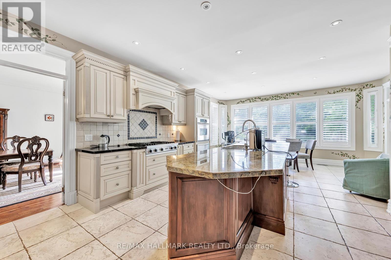 6 Montford Drive, Toronto, Ontario  M2M 3H3 - Photo 5 - C12210677