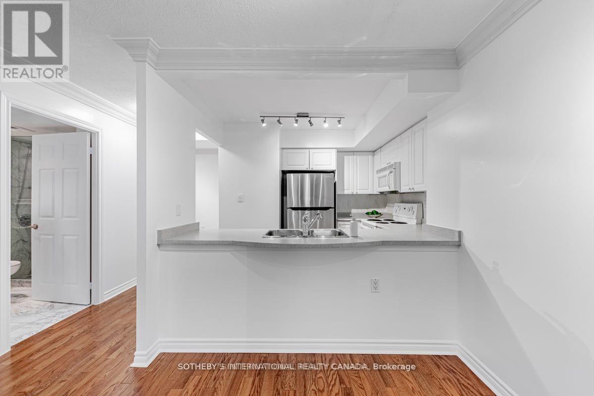 1902 - 388 Bloor Street E, Toronto (Rosedale-Moore Park), Ontario  M4W 3W9 - Photo 4 - C12210733