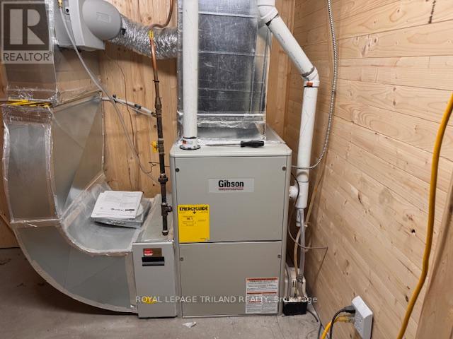 24353 Pioneer Line, West Elgin, Ontario  N0L 2P0 - Photo 13 - X12210755