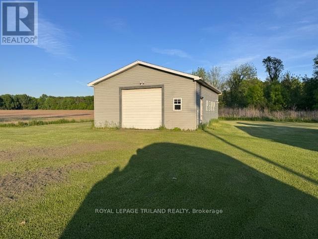 24353 Pioneer Line, West Elgin, Ontario  N0L 2P0 - Photo 18 - X12210755