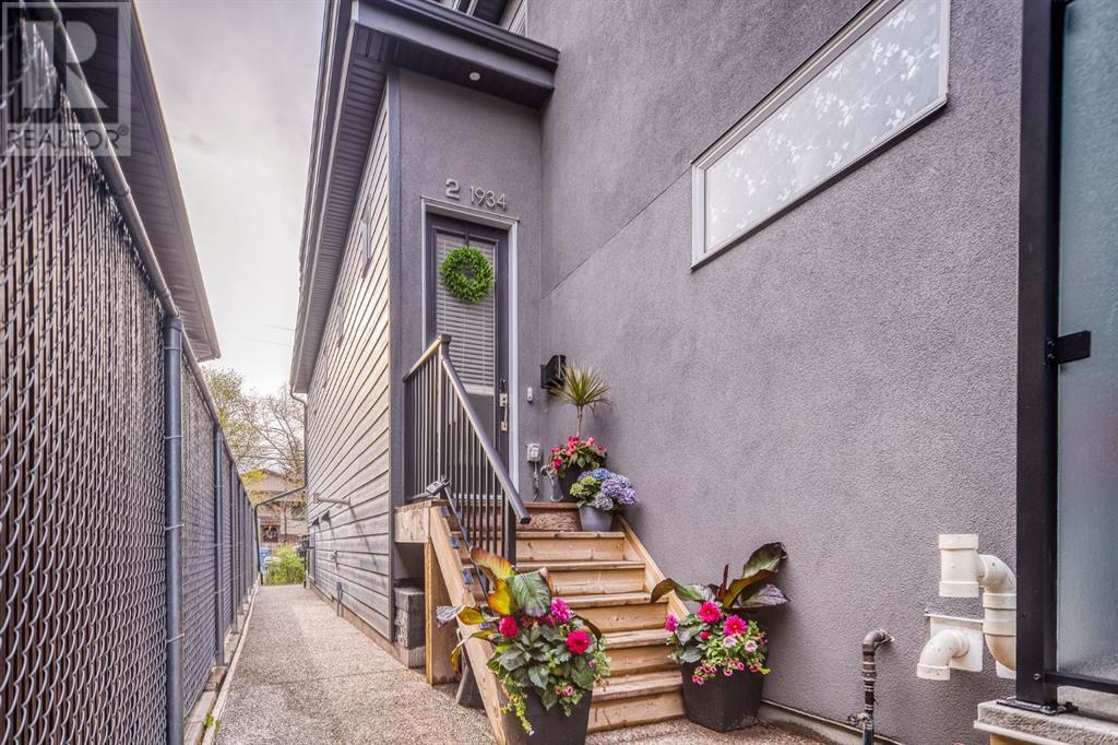 Property at 2, 1934 25A Street SW image 3