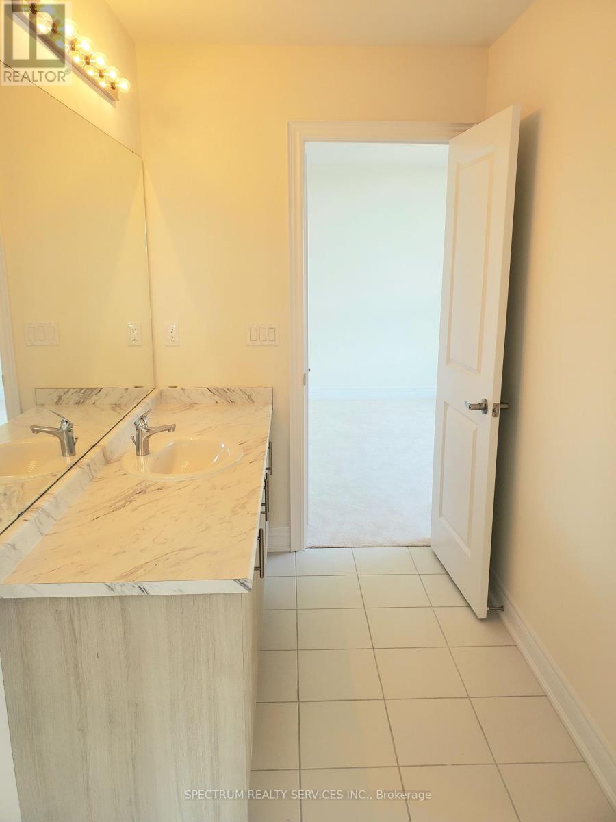 1 Rogerson Street E, Clarington (Newcastle), Ontario  L1B 0W4 - Photo 12 - E12210716