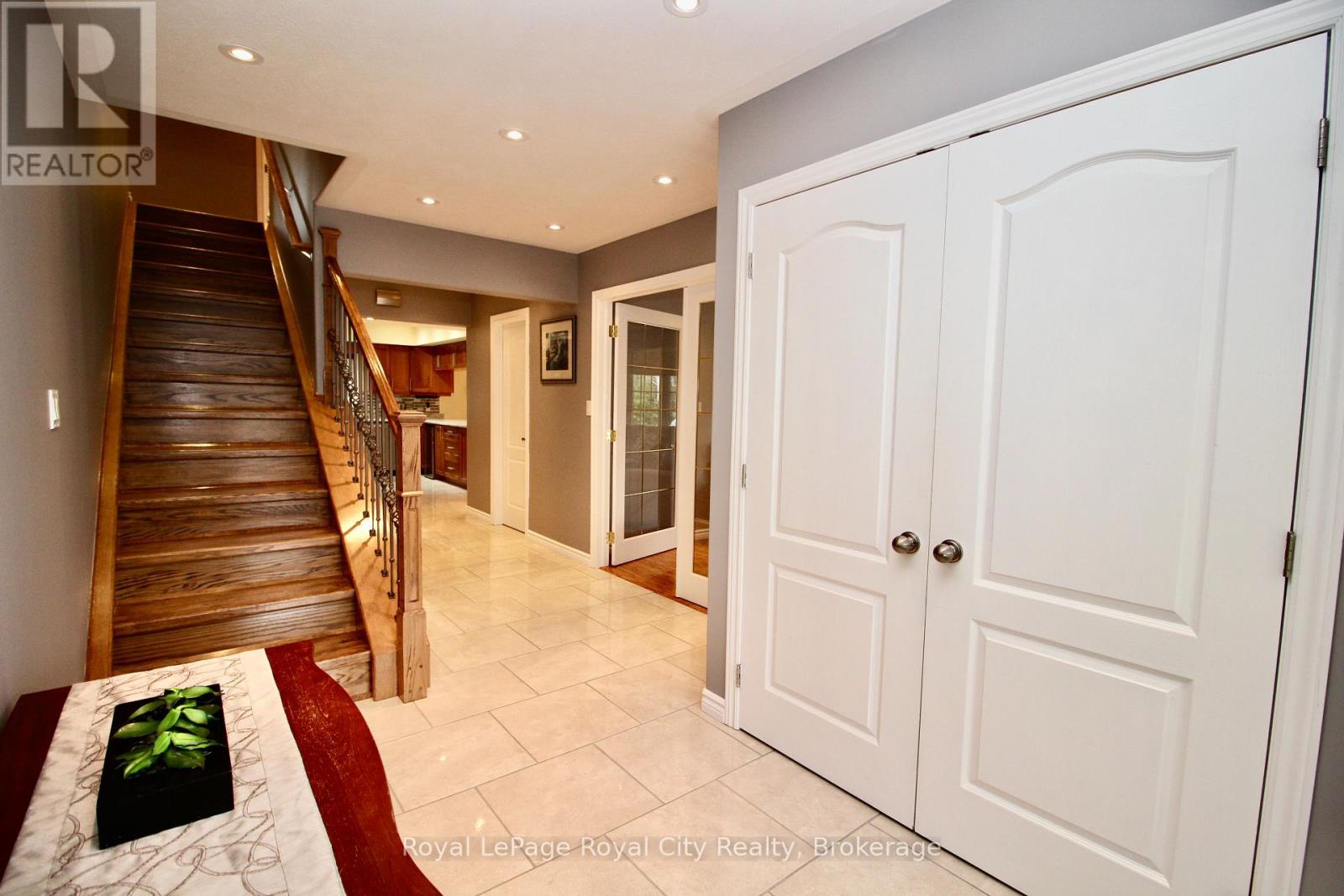 13 Elgin Street, Northern Bruce Peninsula, Ontario  N0H 2R0 - Photo 11 - X12089342