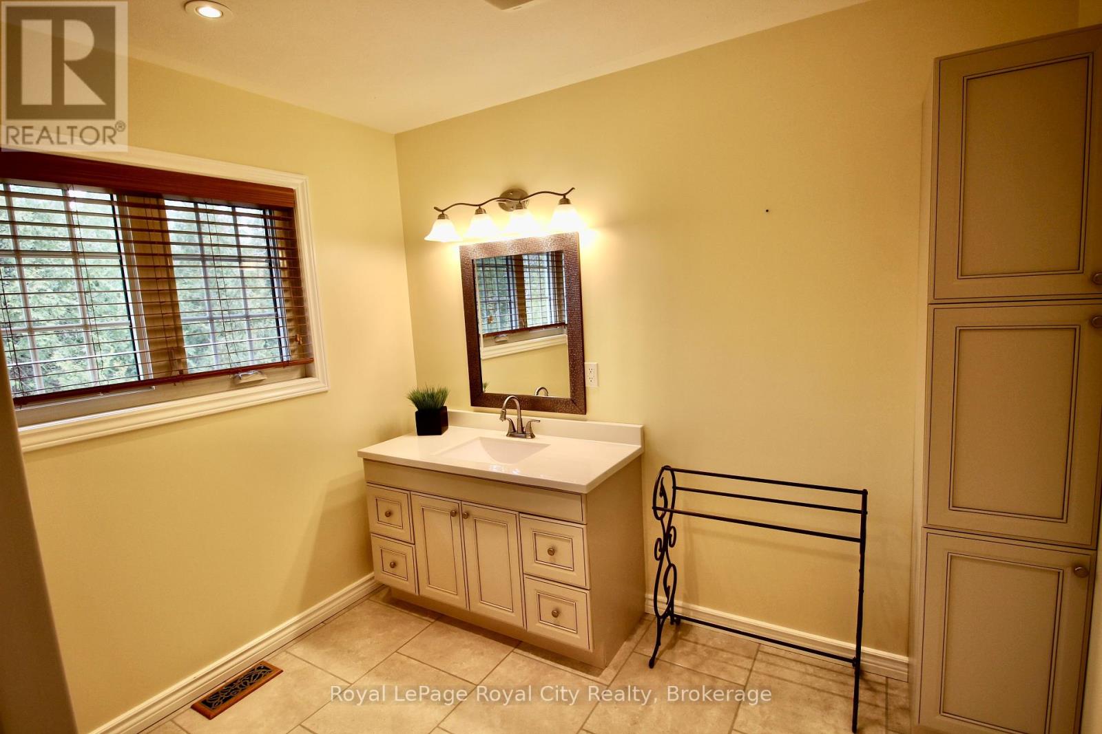 13 Elgin Street, Northern Bruce Peninsula, Ontario  N0H 2R0 - Photo 46 - X12089342