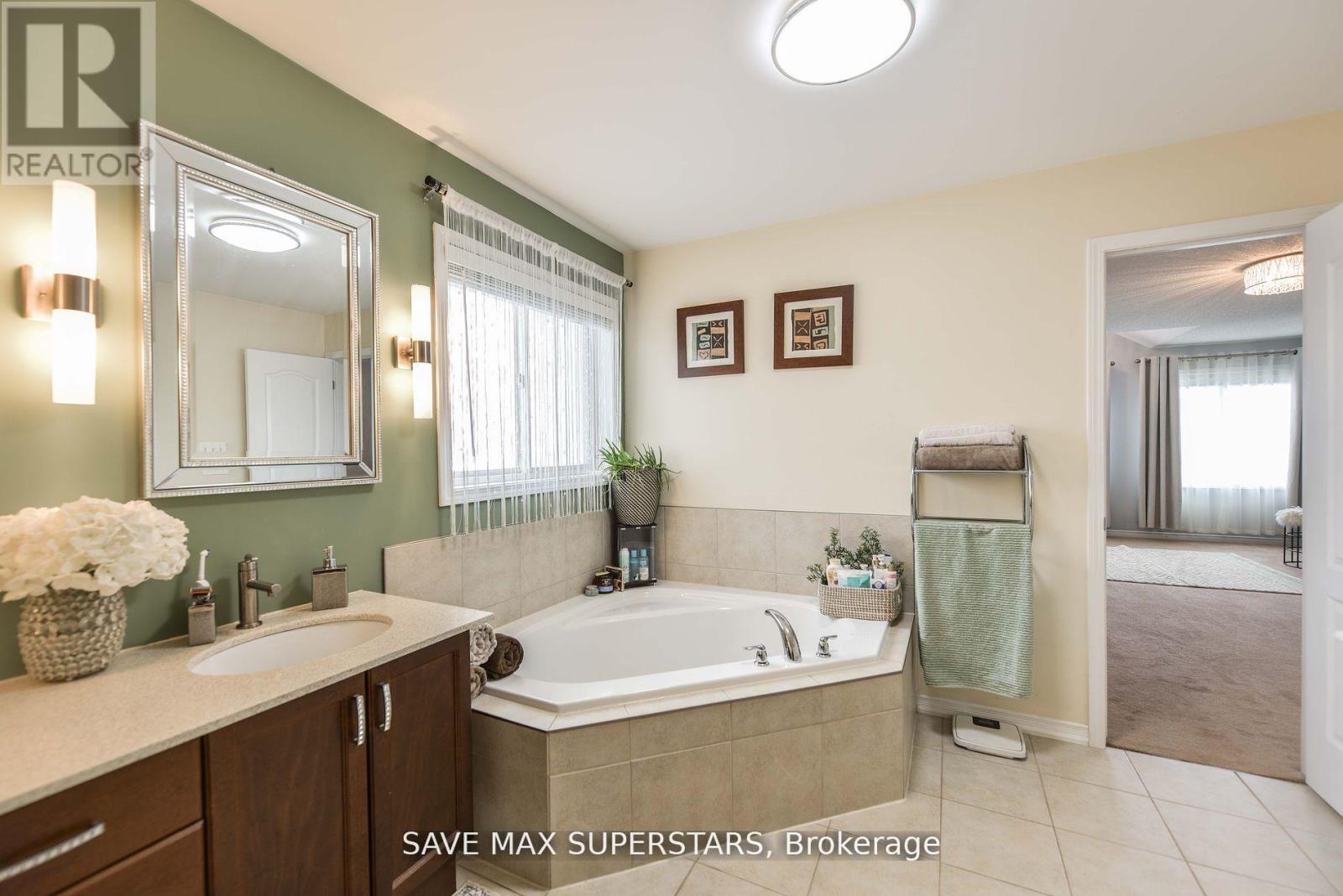 1246 Leslie Drive, Innisfil (Alcona), Ontario  L9S 0G3 - Photo 19 - N12210702