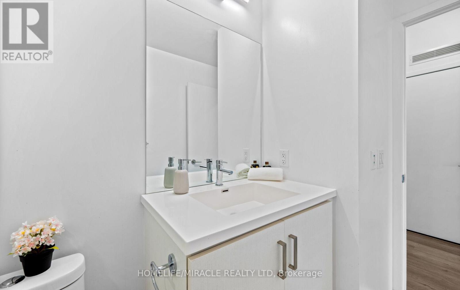 1607 - 10 Honeycrisp Crescent, Vaughan (Vaughan Corporate Centre), Ontario  L4K 0M7 - Photo 23 - N12210706