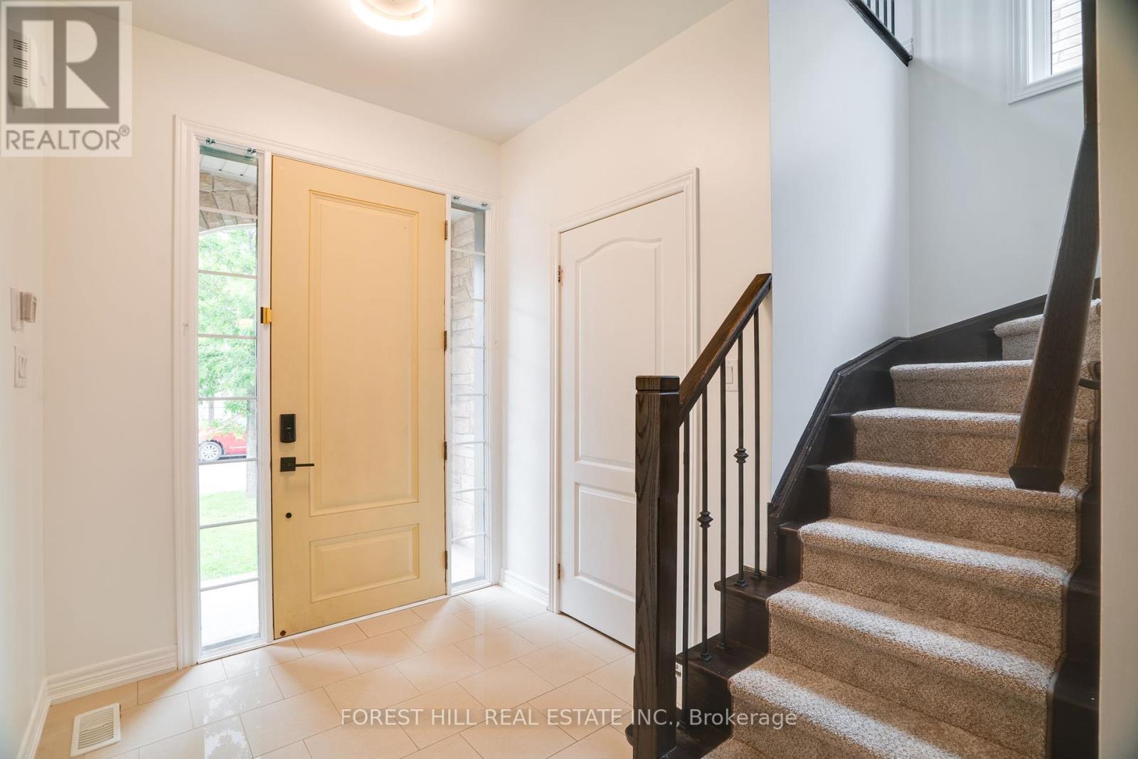 127 Rumsey Road, Vaughan (Patterson), Ontario  L6A 0W5 - Photo 2 - N12210737