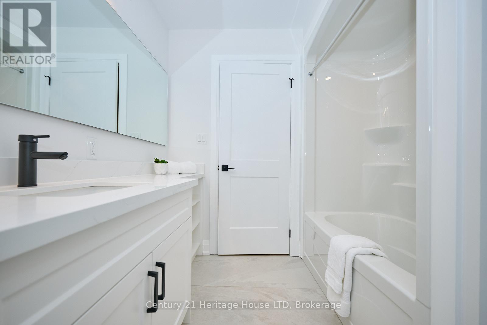 61.5b Jarrow Road, St. Catharines (Lakeshore), Ontario  L2M 1B7 - Photo 31 - X12210867