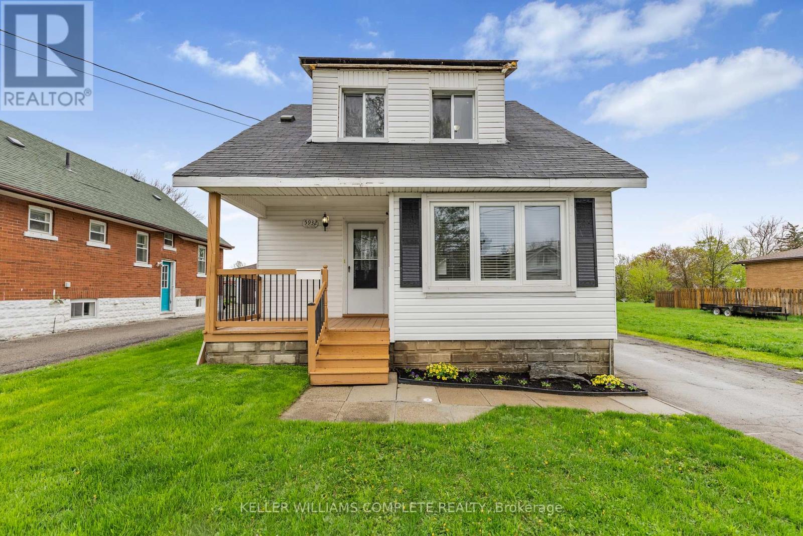5932 CARLTON AVENUE, Niagara Falls, Ontario