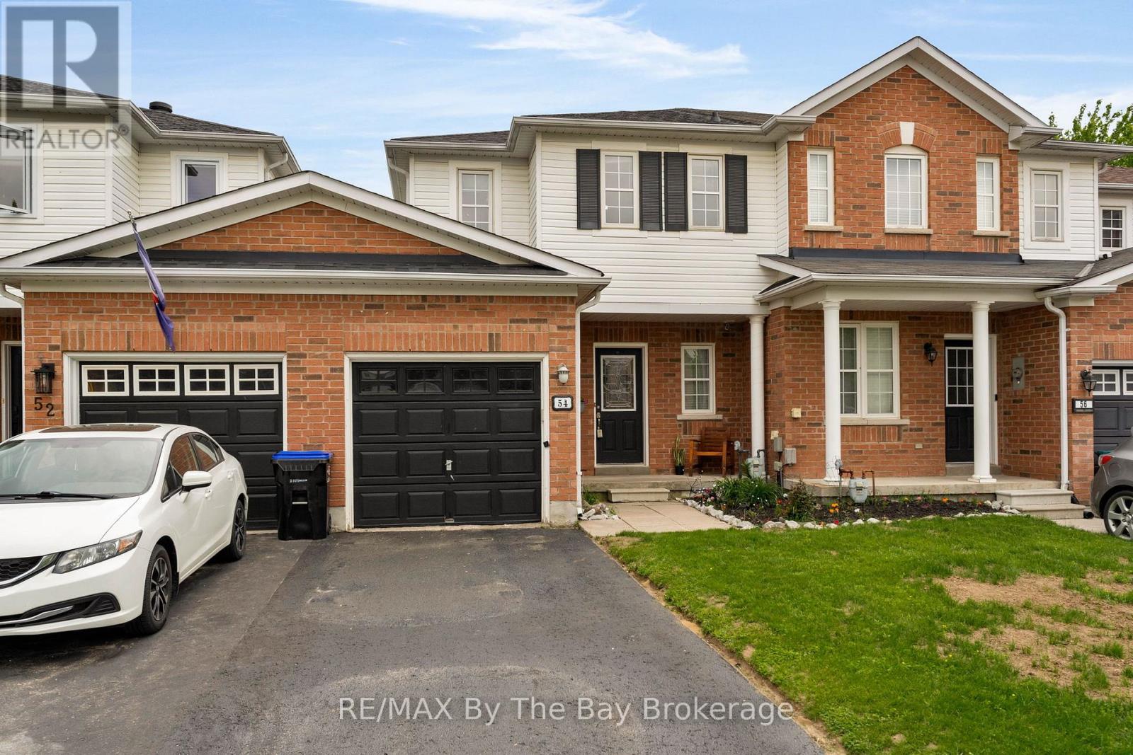 54 Mccann Lane, Essa, Ontario  L3W 0E4 - Photo 2 - N12210839